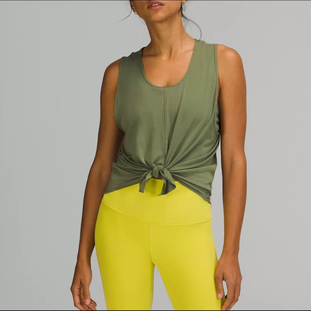 Lululemon Flow Y‎ 2-in-1 Yoga Tank Top  Green Twill size 4 NWT